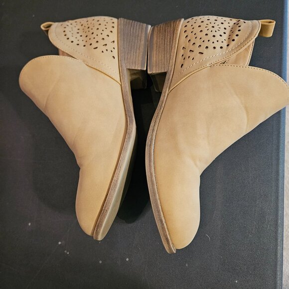 Vepose Women's Ankle Boots Low Heels Chunky Cutout Ankle Boots. Size 8.5. - Picture 2 of 7